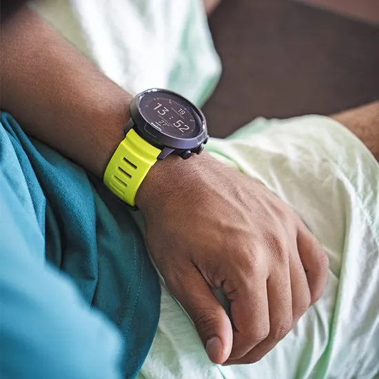 suunto-d5-black-lime-on-wrist-1