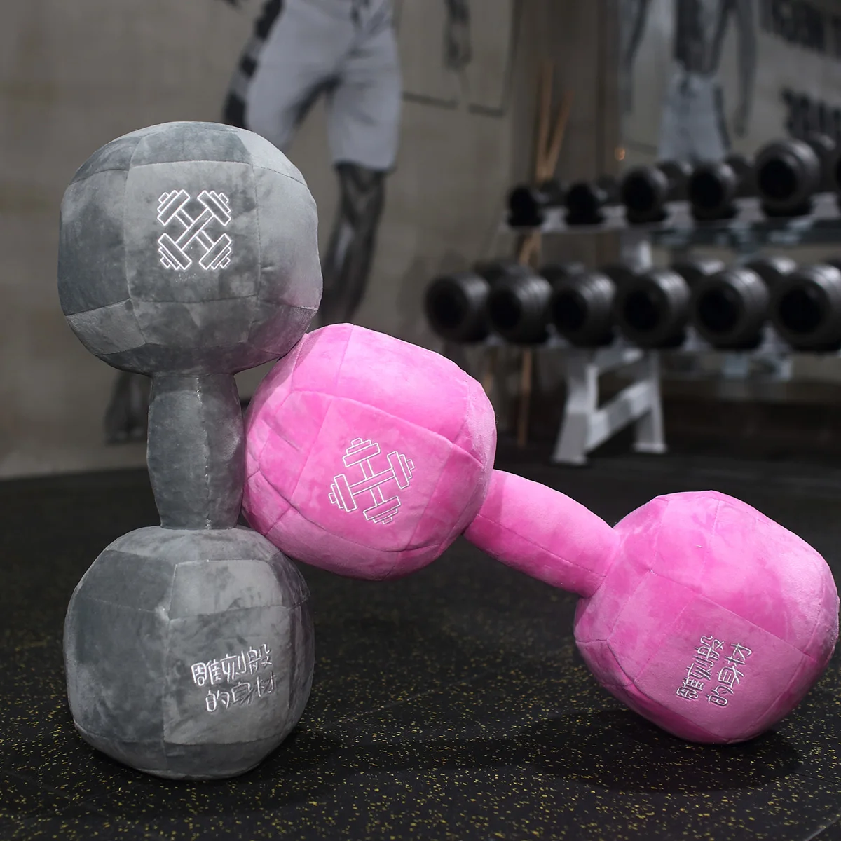 Almofada de Pelúcia Almofada do Esporte Travesseiro de Pelúcia Haltere de Fitness Brinquedos de Pelúcia Presente do Menino Brinquedos Simulação Dumbbell Boneca Almofada Bonito 2 Cheap Almofadas de pelúcia