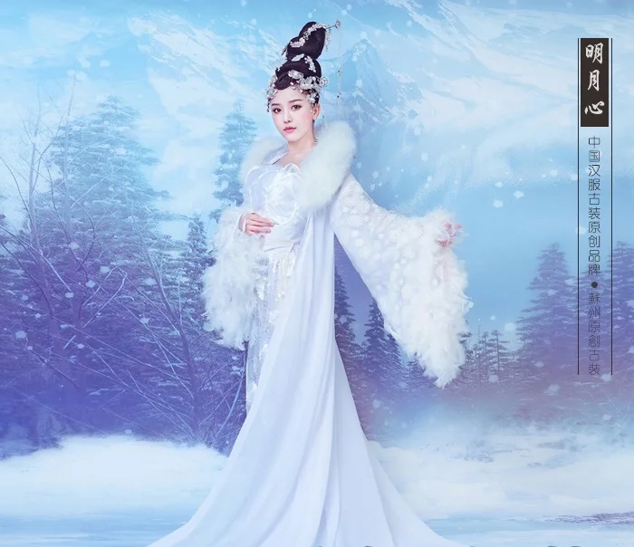 

MingYueXin White Moon Goddess Chang'E Fur Feather Fairy Costume Hanfu with Train for Photography