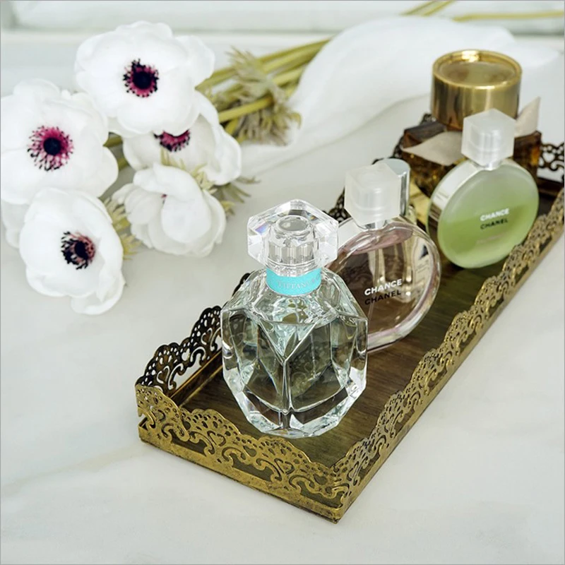 

Retro Nordic Metal Office Table Storage Plate Chic Elegance Vogue Gold Lace Rectangle Office Desk Storage Tray Cupcake Organizer