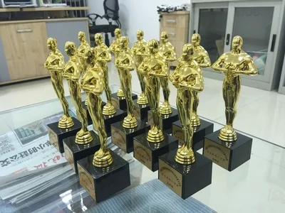 

small Academy Award Oscar Statue,Oscar Trophy, Replica Oscar Trophy 19cm Hollywood Oscar Party Favors Award Prize