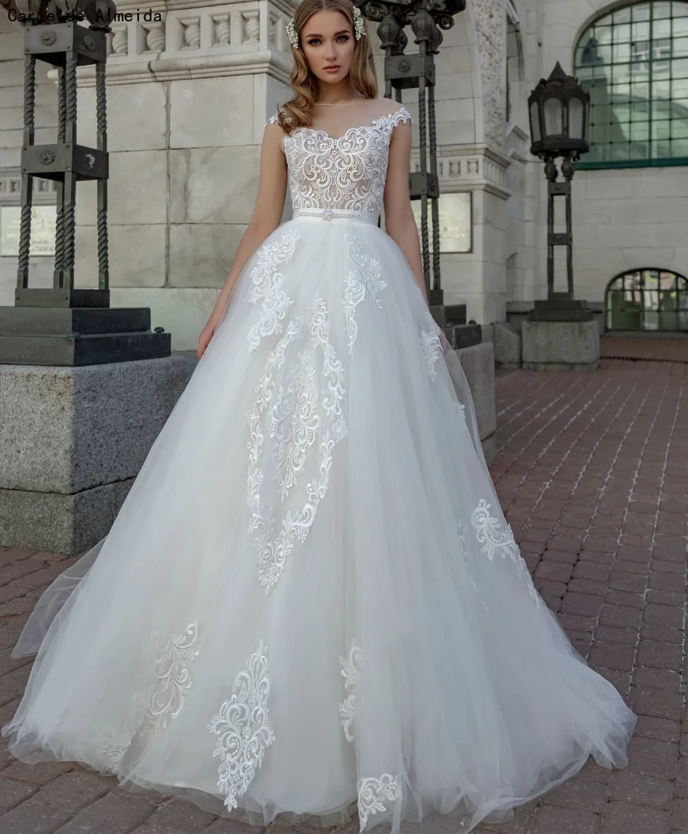 

A-Line Vintage Wedding Dress with Unique Lace Appliques Sweep Train Bride Dress 2019 Wedding Gowns