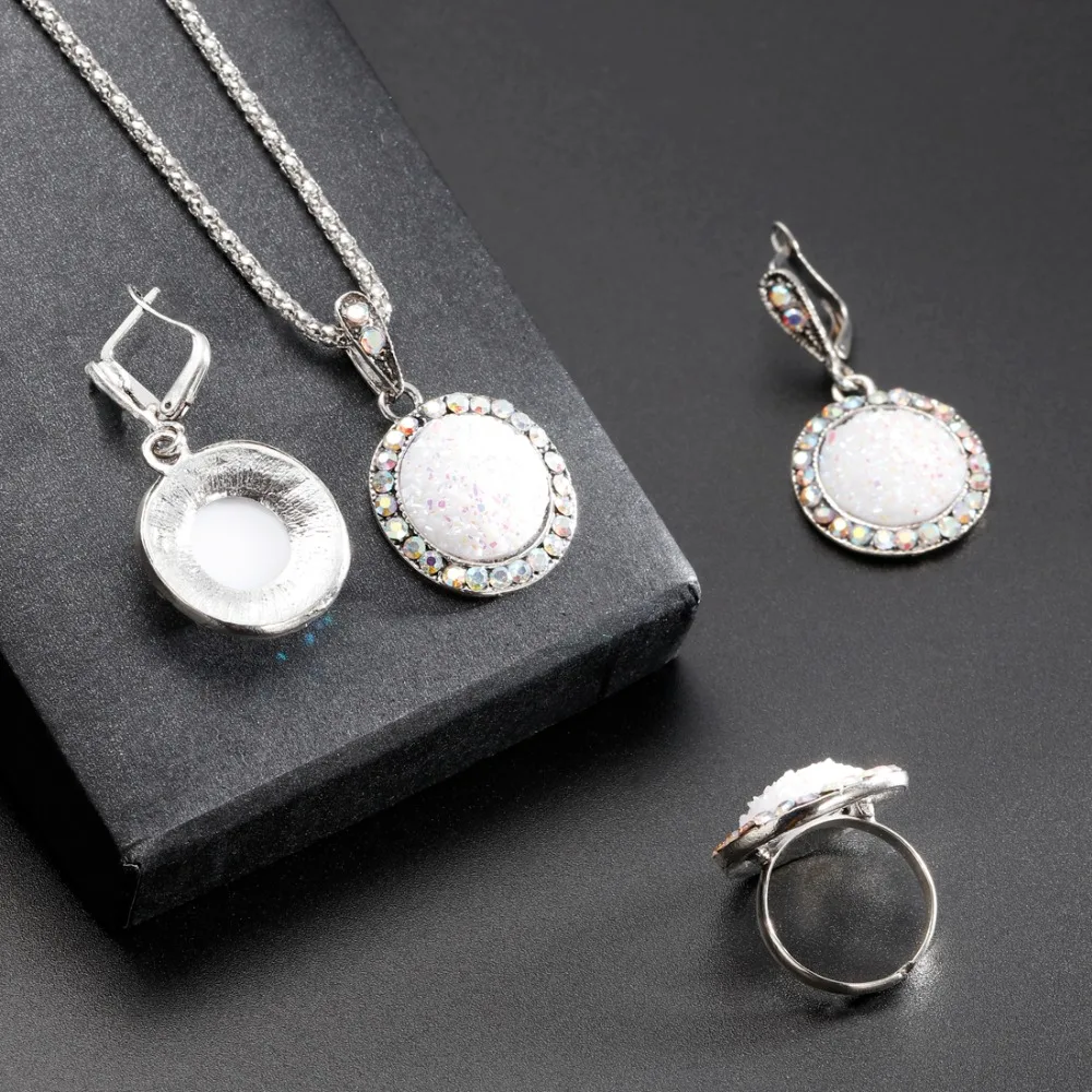 amazing price Vintage Gem Jewelry Set Fashion Women Jewelry Set Antique Silver Broken Stone Round Stone Pendant Necklace Sets