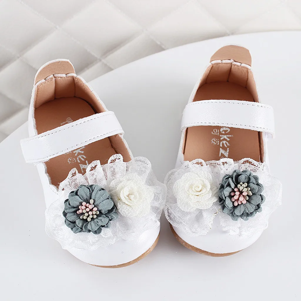 Обувь для маленьких детей, для мальчиков, для принцесс, для танцев; мягкая обувь для малышей младенцев Одежда для детей; малышей; девочек элегантные лёгкие женские туфли в цветочек обувь для принцессы сандалии - Цвет: Белый