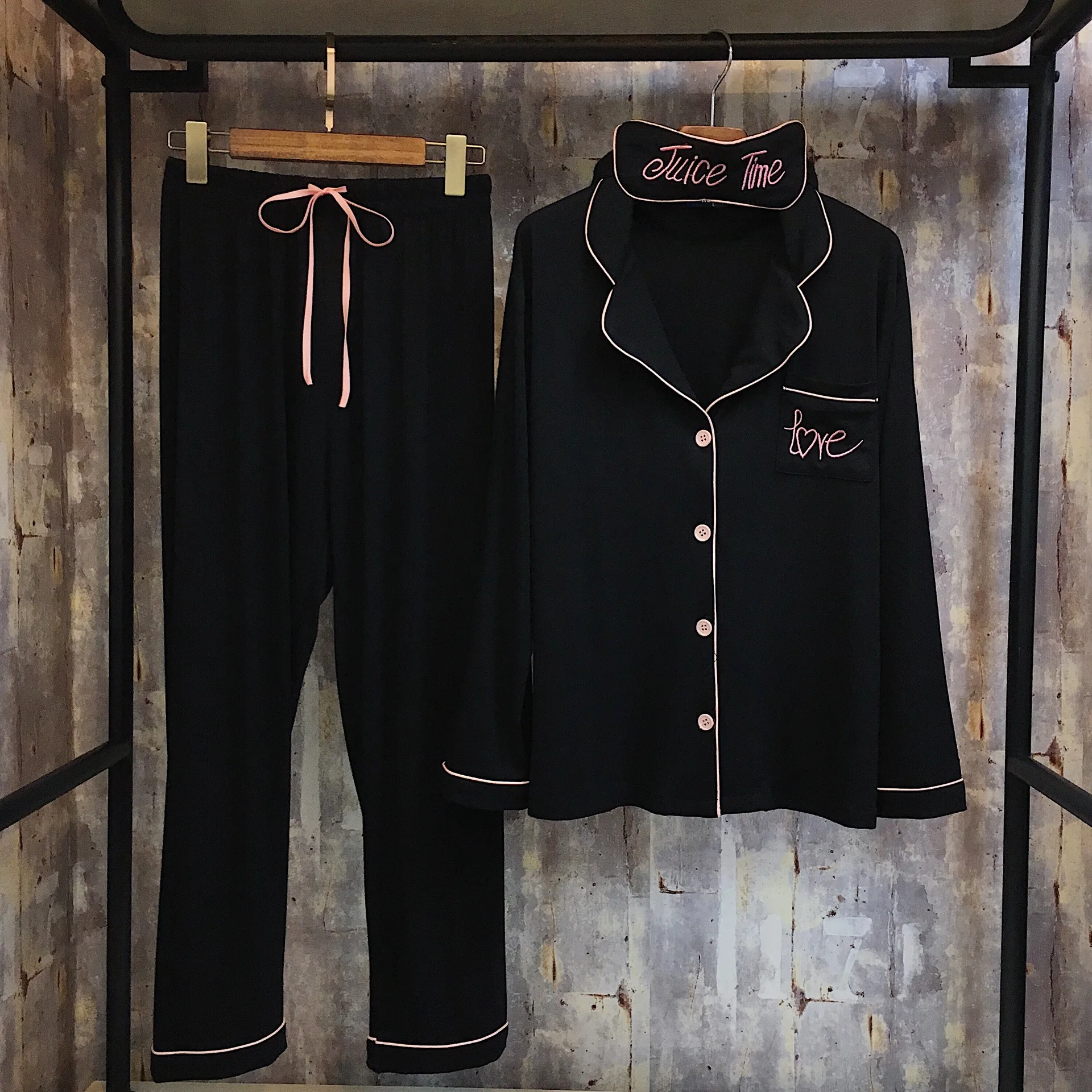 

2018 New Fashion Spring Autumn Lovers Cotton Comfort Modal Home Clothes Pajamas Two Pieces Couples Sleepwear Nightwear