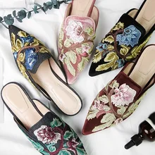 Chic Вышивка лист декор женские балетки с острым носком Тапочки в стиле ретро Женская Повседневная обувь скольжения на босоножки Роскошные вечерние туфли