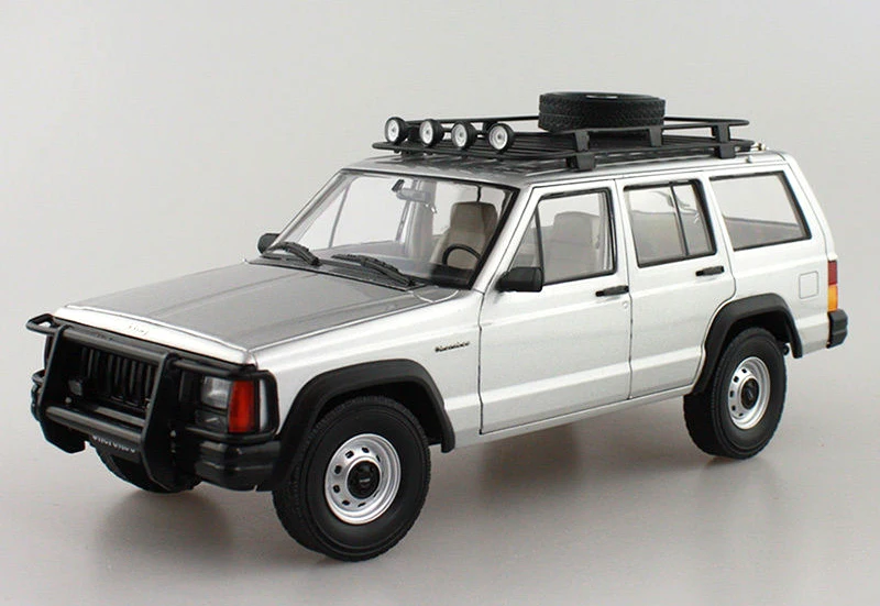 1:18 литая под давлением модель для Jeep Cherokee 2500 серебро SUV сплав игрушка автомобиль миниатюрная коллекция подарки
