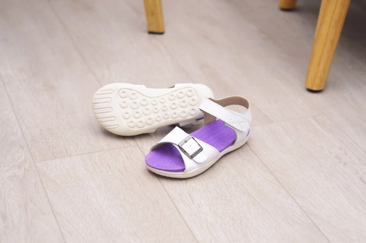 Новые стильные модные сандалии для мальчиков и девочек; удобные трендовые кожаные детские сандалии