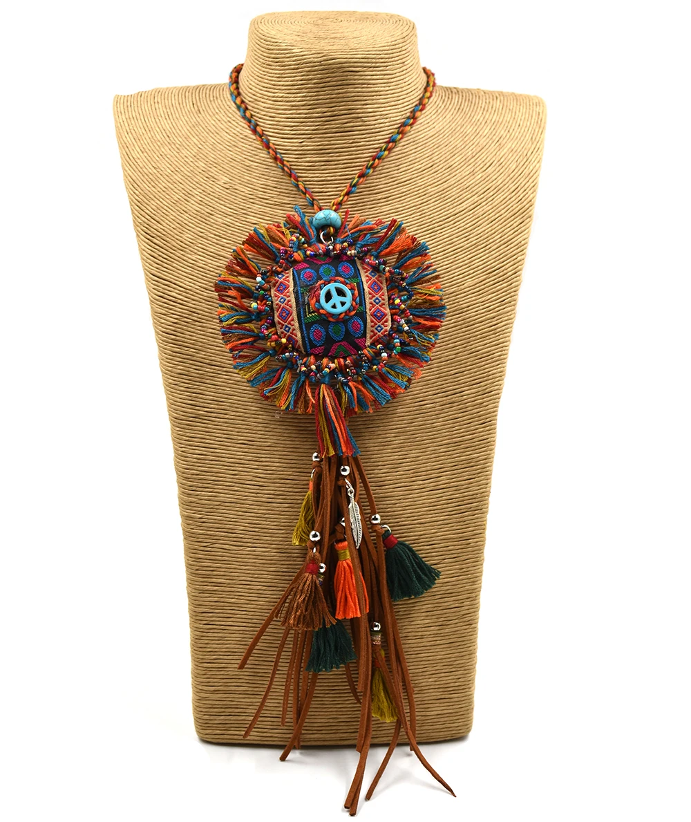 Gypsy leather tassel Vintage amulet necklace Beaded Medicine Bag Amulet Stash Bag Purse pendant Necklace with beads cluster