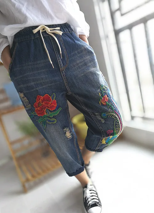 

Spring and Summer New Retro National Wind Big Flower Embroidery Wear White Hole Was Thin Denim Pant Literary Influx of Women