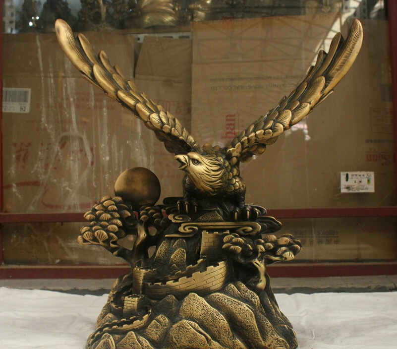 

Chinese Folk Culture Handmade Bronze Brass Statue Eagle Great Wall Sculpture