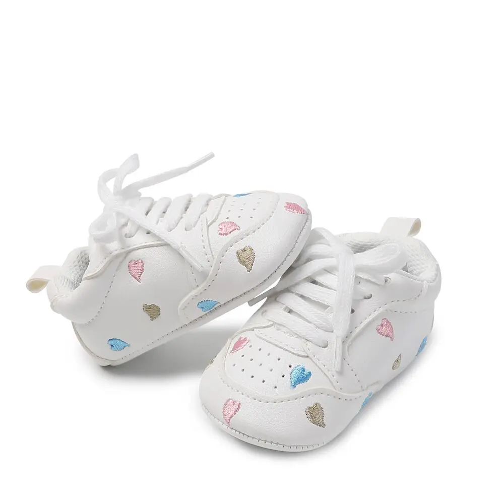 Детская обувь для девочек; белая мягкая детская обувь; тапочки для малышей из искусственной кожи; новые классические спортивные кроссовки для новорожденных; Первые ходунки