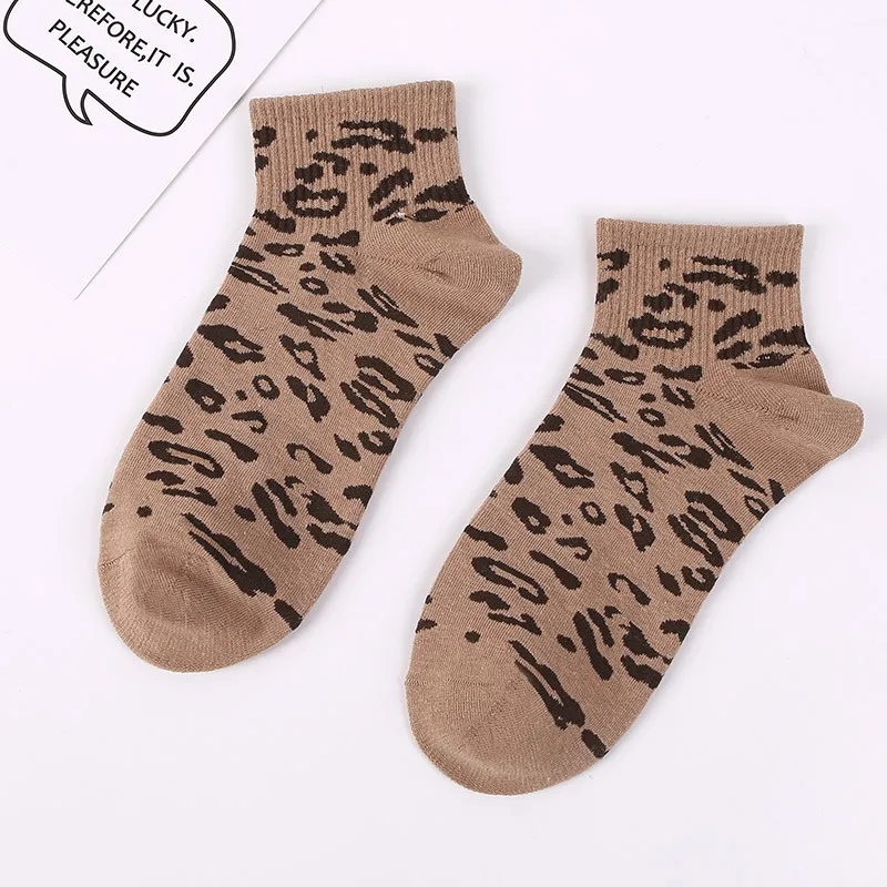 Новые женские носки с леопардовым принтом, персонализированные хлопковые короткие удобные и дышащие носки, дезодорирующие Модные женские носки