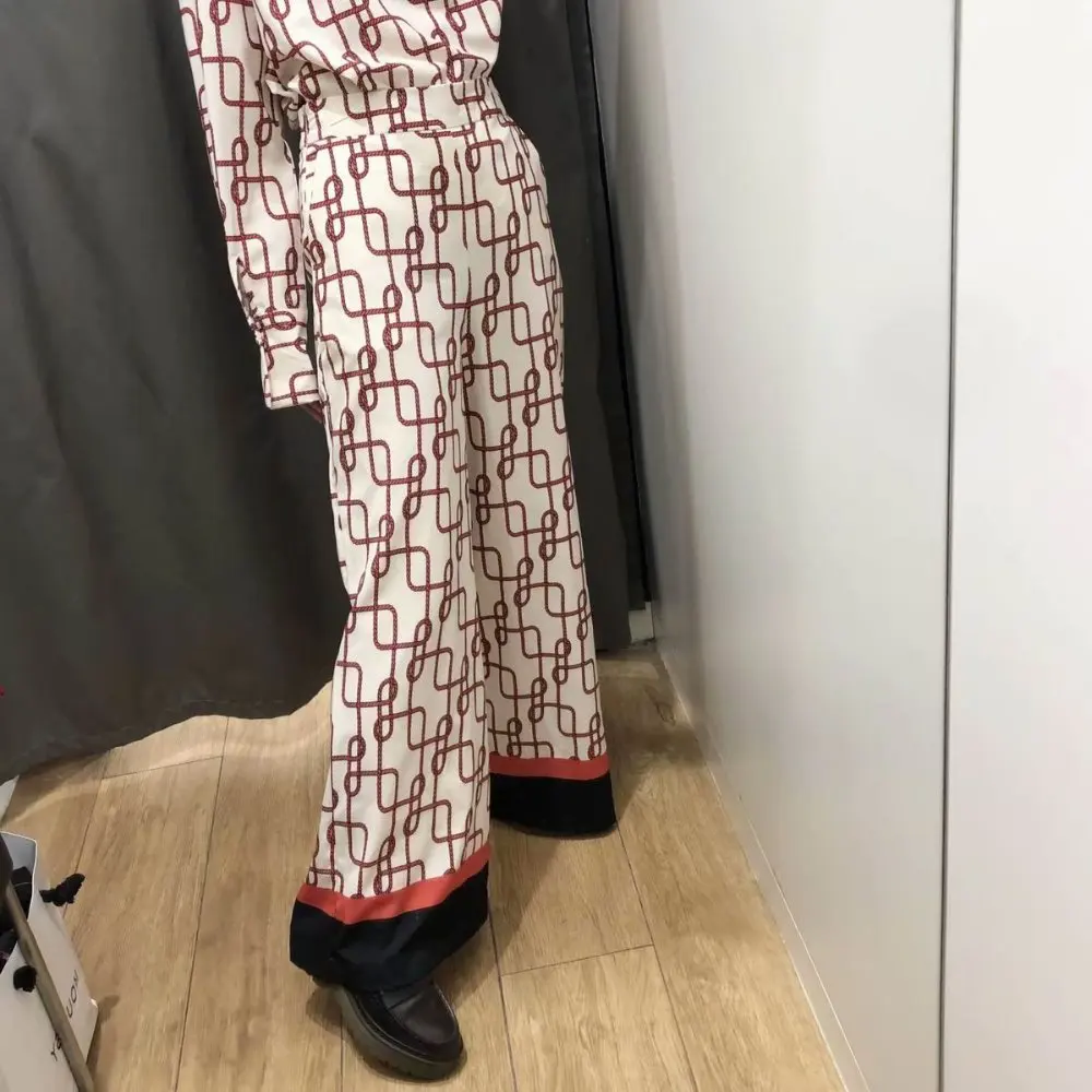  (11)
