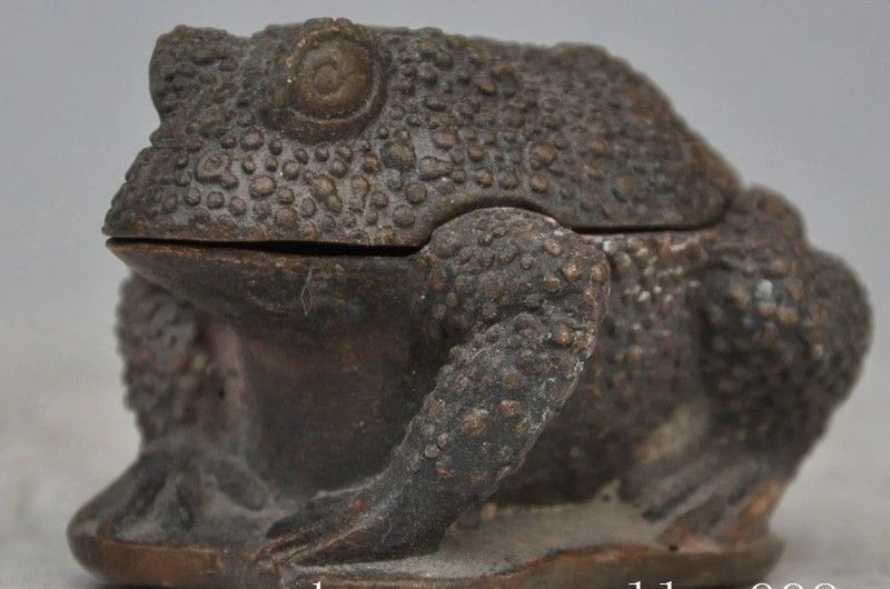 

3.6" Marked Chinese folk fengshui bronze Frog Toad incense burner Censer statue
