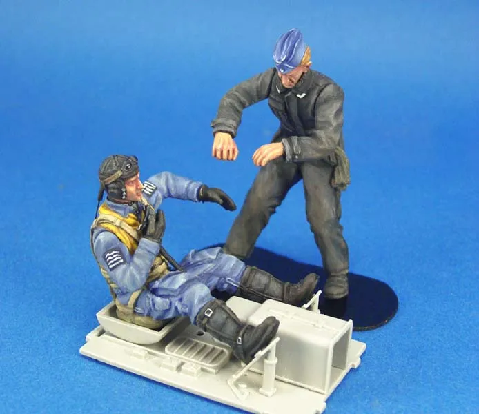 

pre order-Resin toys L2403 1/24 WWII Luftwaffe BF-109 Pilot & Mechanic setBong Free shipping
