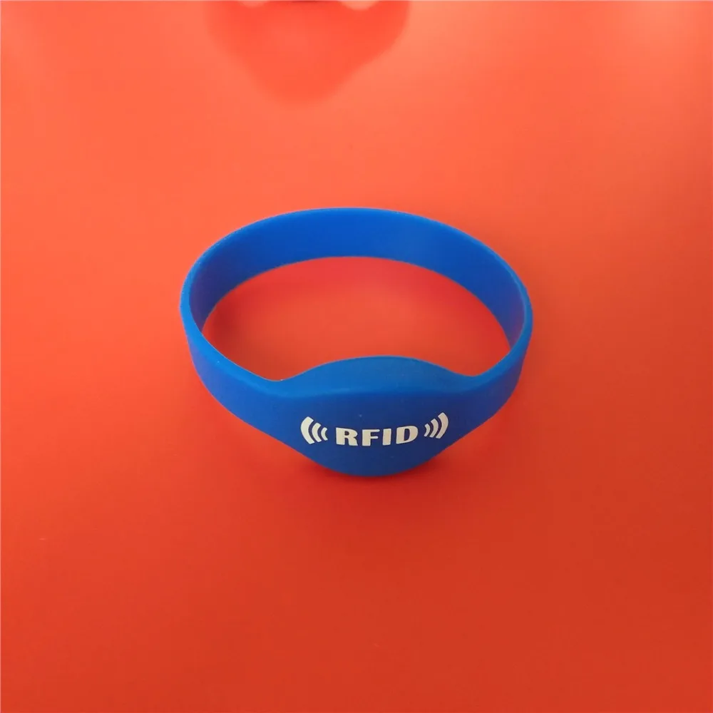 125KHZ EM4305 Rewritable RFID Bracelet Silicone Wristband Copy In Access Control Card  