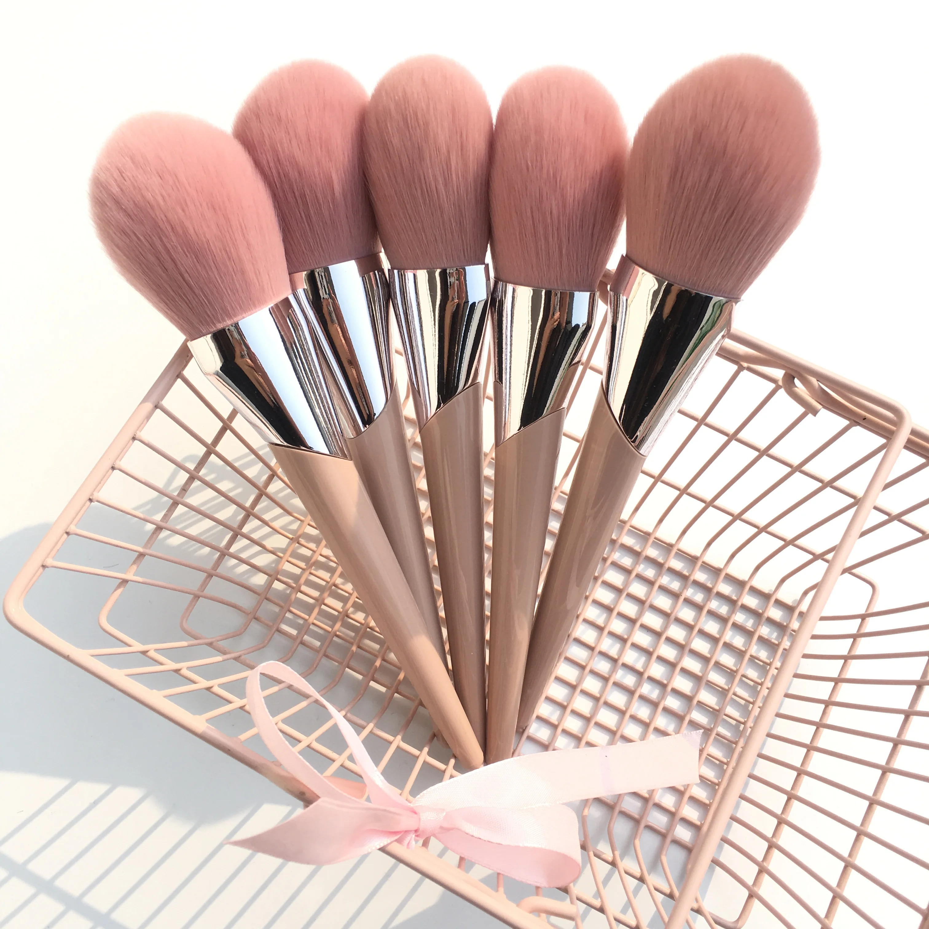 

BBL 1 Piece Pink Premium Loose Powder Makeup Brush Blush / Highlighter Brush Soft / Seamless Complexion Essentials Make Up Tools