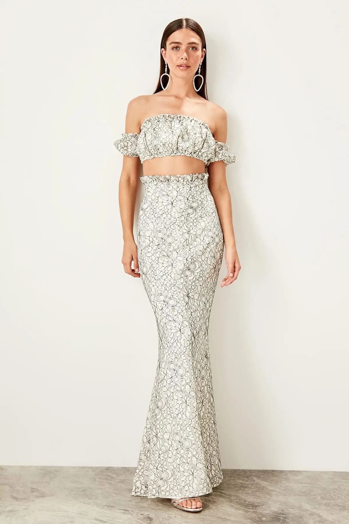 

Trendyol Ecru Lace Bottom/Top Suits TPRSS19UT0183