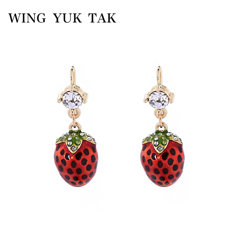 

wing yuk tak Cute Enamel Pineapple Earrings Classic Crystal Multicolor Strawberry Drop Dangle Earrings For Women Party Jewelry