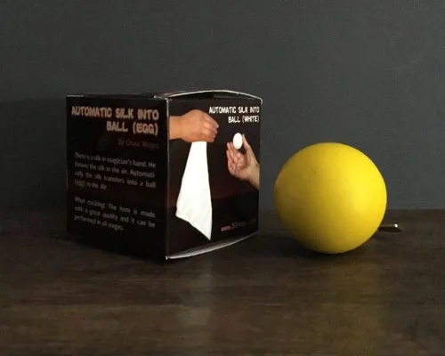 Yellow Идеальный автоматический шелк для мяча(5 цветов на выбор) Шелковый появляющийся сценический магический трюк волшебник игрушки иллюзии классика - Color: Yellow
