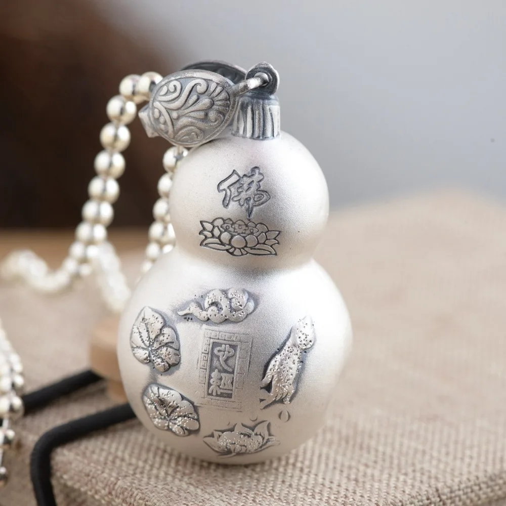 silver-gourd-pendant002I