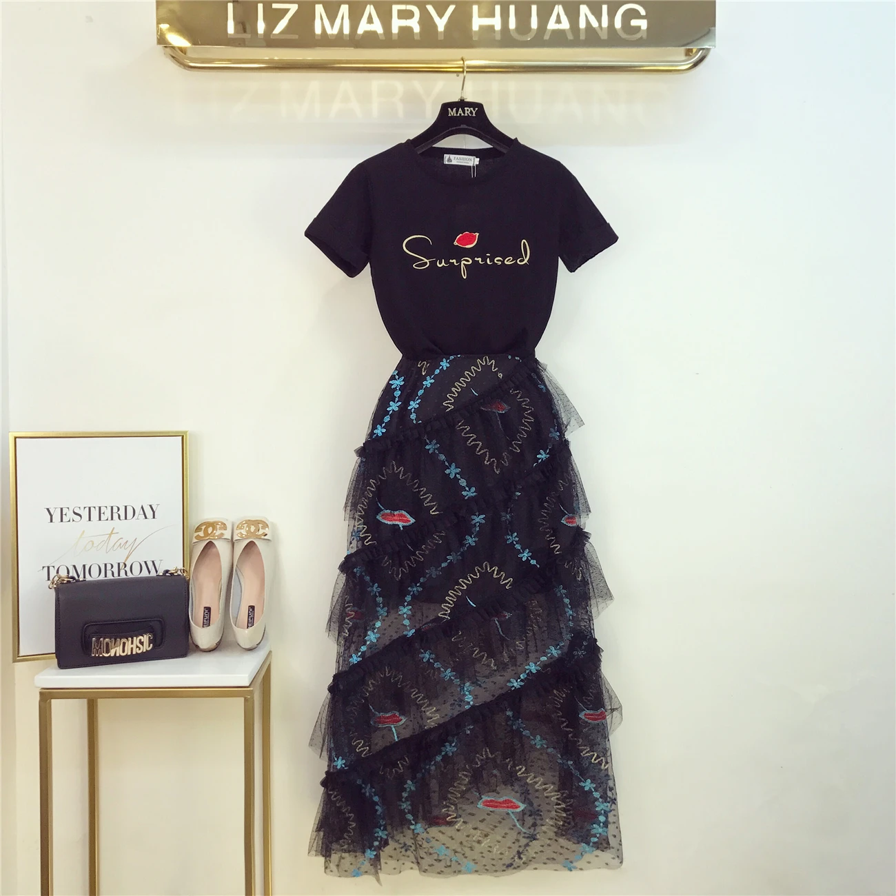 

New Long Dress Women Hong Kong-flavored Embroidered T-shirt + Black Mesh Skirt Womans Two-piece Suit Girls Lady Holiday Dress