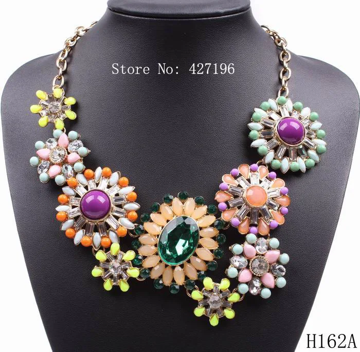 

Fashion Brand 2019 Vintage Style Gold Color Chain Statement Flower Bib Necklace For Women Jewelry