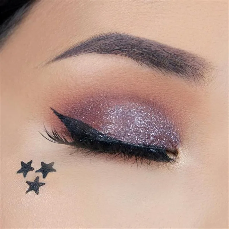 The-Body-Shop-Star-Stamp-Liner-Swatch-Holiday-2017-The-Beautynerd-02-1024x1024_900x_720x_64072573-7167-42b8-85b8-e78759da2738_720x