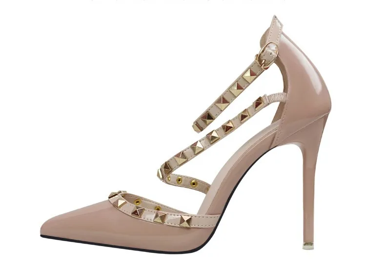 Подиумные туфли-лодочки телесного цвета на высоком каблуке с острым носком и заклепками Модная брендовая женская обувь г. Итальянская обувь с ремешком на лодыжке, размер 34-39