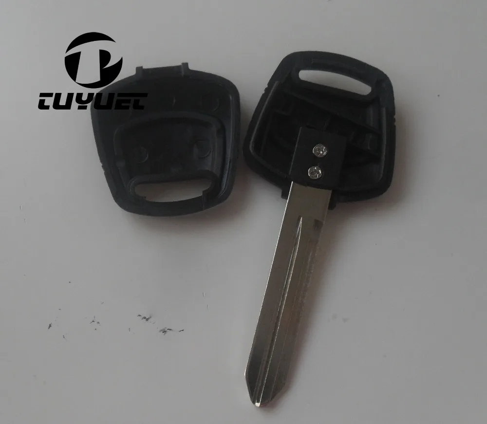 Nissan Sentra transponder key case with silver logo  (22)-1