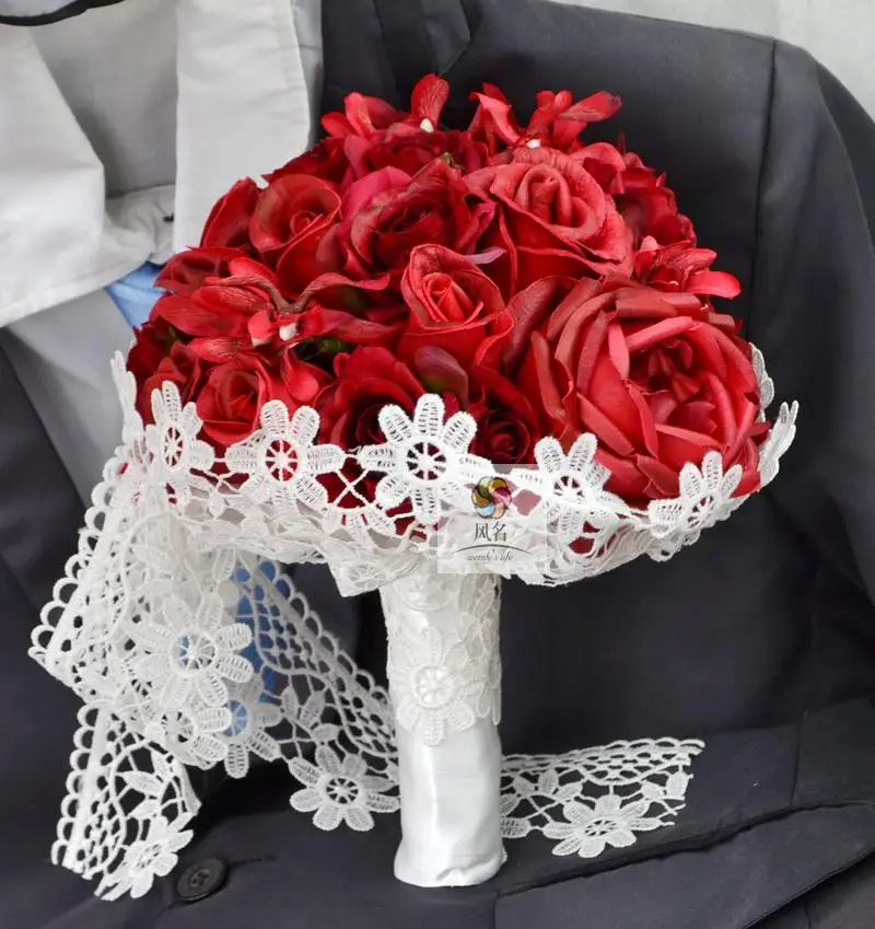 каллистемон дерево. южное растение с красными цветами. турецкие цветы. южный цветок с красными цветами. турецкие букеты.