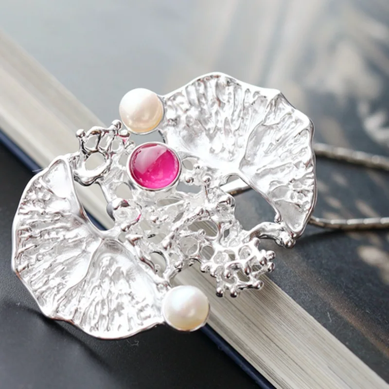 

Vintage Thai Silver Wholesale Inlaid Red Corundum Natural Pearl S925 Sterling Silver Pendant Female Handmade Silver Pendant
