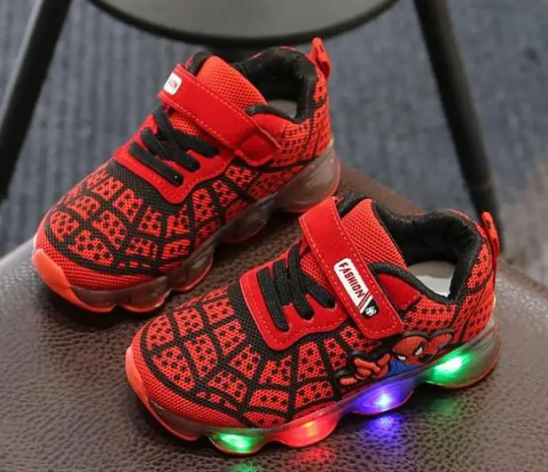 AI Лян Модные светодиодный легкая обувь для детей; красивый комплект одежды с изображением Человека-паука повседневные кроссовки для детей младенцев теннисная обувь для маленьких мальчиков и девочек