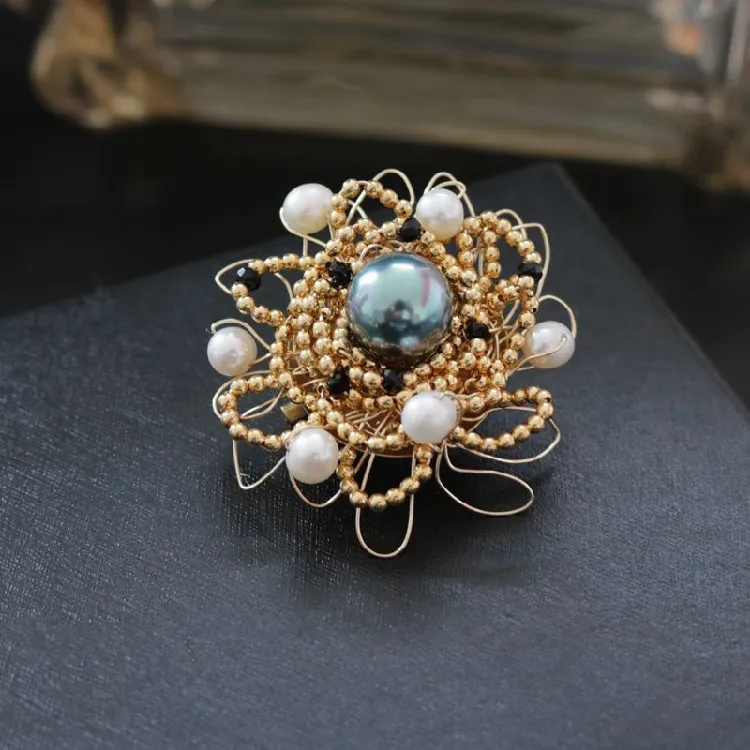 round pearl brooch (13)