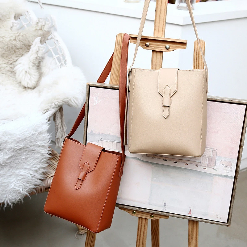 

2019 latest fashion simple bucket novelty high quality 26X21X12CM one shoulder business travel leisure Messenger bag