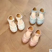 Meninas Sandálias de Verão Princesa Pérola Sandálias Recorte Sandálias de Praia Crianças Tênis Da Moda sapatos de Bebê de Couro Sapatos de Dança de Desempenho