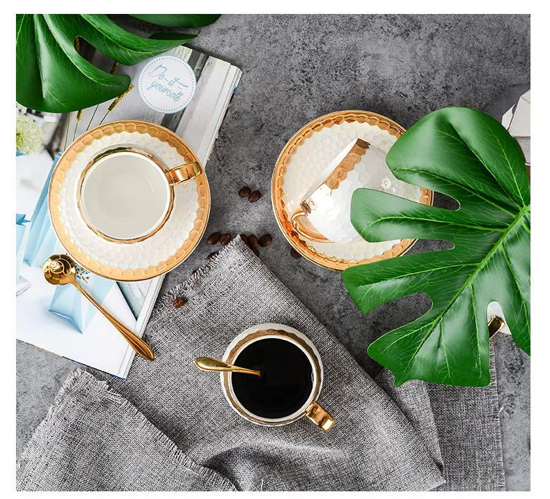 Европейский фарфоровый жемчужно-белый набор чашек для кофейного чая с золотой инкрустацией, кухонная утварь, керамическая посуда, обеденный стол, вечерние, домашний декор