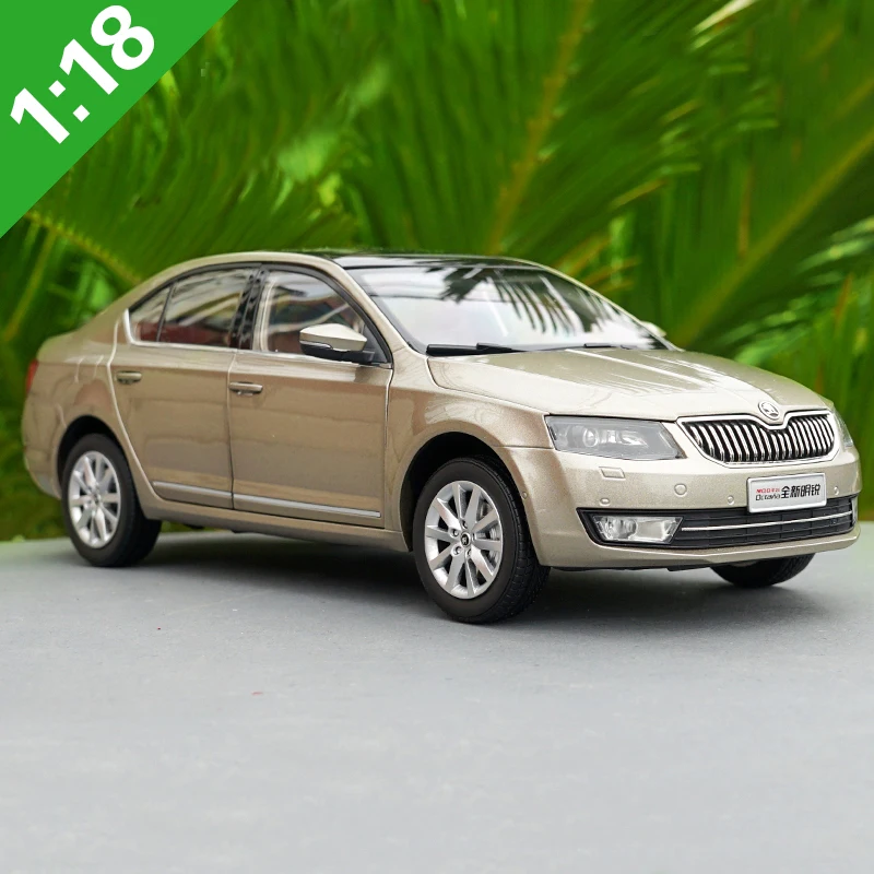 Новинка 1/18 Литые металлические модели автомобилей SKODA OCTAVIA игрушки для мальчиков