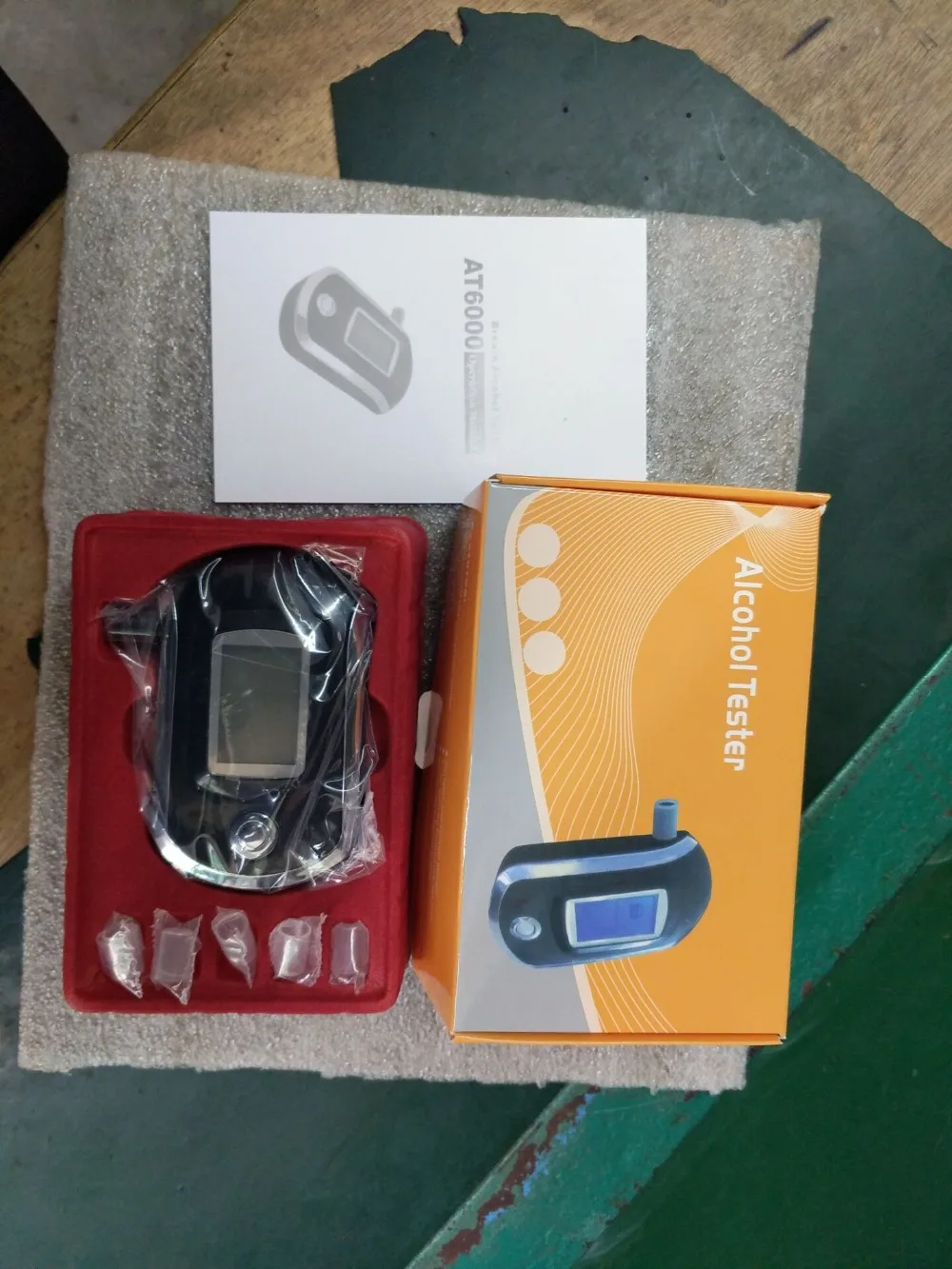 NewAT6000 الرقمية فاحص نسبة الكحول في النفس LCD الكحول محلل مع مربع ملون NewAT6000 الرقمية فاحص نسبة الكحول في النفس LCD الكحول محلل مع مربع ملون