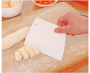 

1PC Plastic Pastry Dough Cutter Trapezoid Shape Baking Spatulas Pastry Cutter Slicer Cake Bread Pasty Tools ELB 145