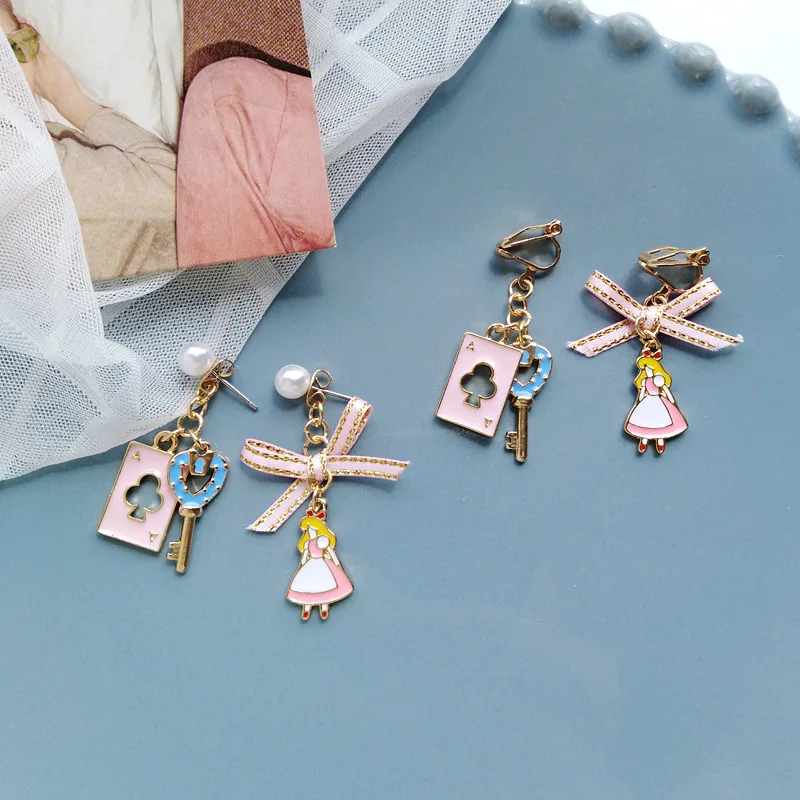 

Alice In Wonderland Pearl Pink Bowknot Poker Key Asymmetry Earrings Ear Drop Gift for Girl Women Lady Cosplay Accessories Props