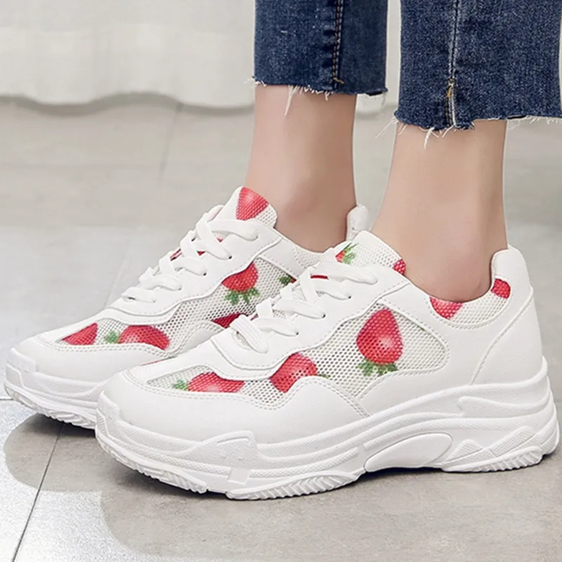 

Fashion Summer Women White Shoes Strawberry Pattern Platform Ladies Shoes Air Mesh Breathable Women Chunky Sneakers 923w