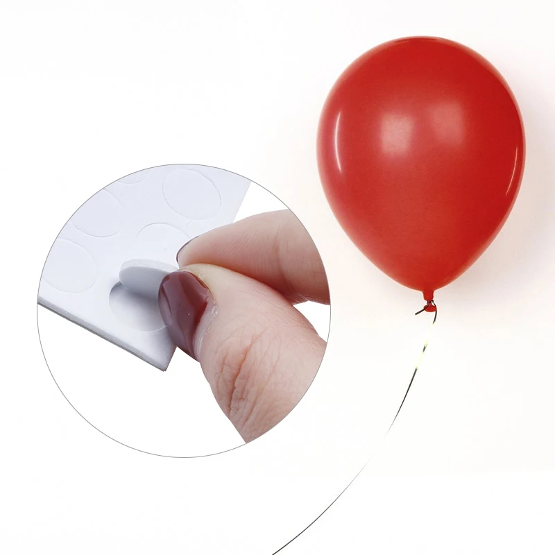 Надутый шарик. Приклеить шары на стену. Как крепить шары к стене. Как приклеить шарики к стене без вреда для обоев. Надутые шары к стене.