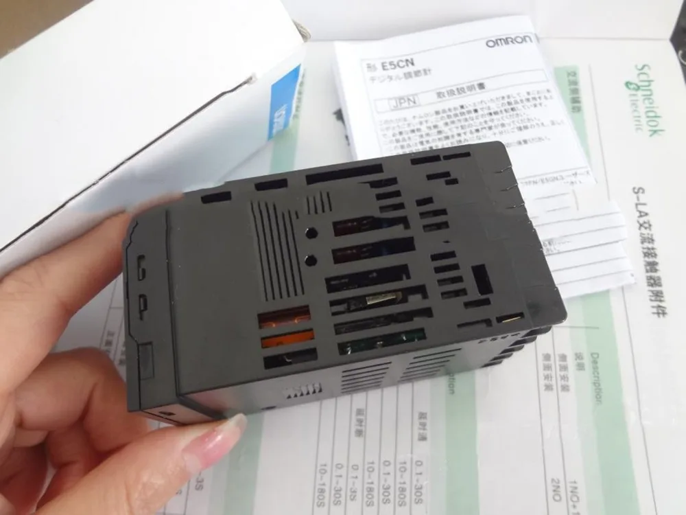 

E5CN-Q2MT Electronic temperature controller 100-240V AC E5CNQ2MT Tools part