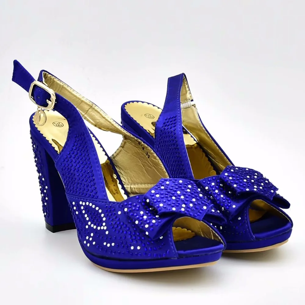 Новейший итальянский комплект из туфель и сумочки, украшенный женской обувью обувь на среднем каблуке и подходящая Сумочка в африканском стиле