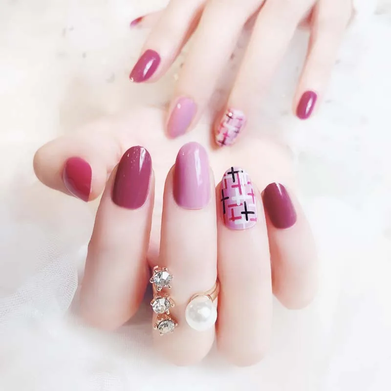 

Girls Fashion Mixed Color False Nails Small Round Head Full Cover Artificial Nail With Glue Sticker Simple Color Nail Art Tips
