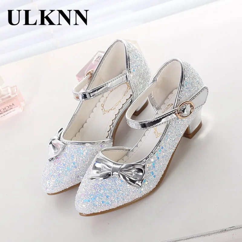 ULKNN/Летние босоножки для девочек с бантом-бабочкой; детская обувь для девочек; блестящие вечерние свадебные платья принцессы с закрытым носком; цвет синий, розовый - Цвет: Silver