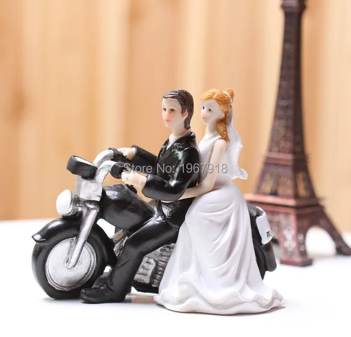 

Free Shipping Unique Bride & Groom Resin Cake Topper Just Married Wedding Couple Cake Topper Bridal Shower Cake Figurine Decors