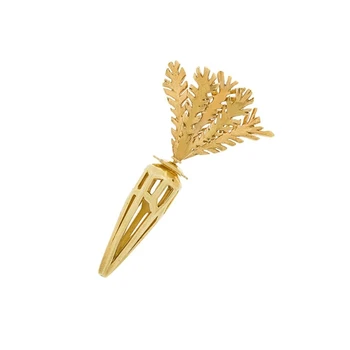 

European and American minority design metal-styled hollow three-dimensional carrot ear nails female internet celebrities earring
